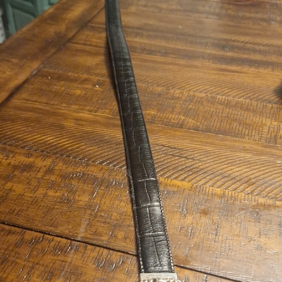 Elegant Black Leather Belt with Silver Buckle - Picture 5 of 6